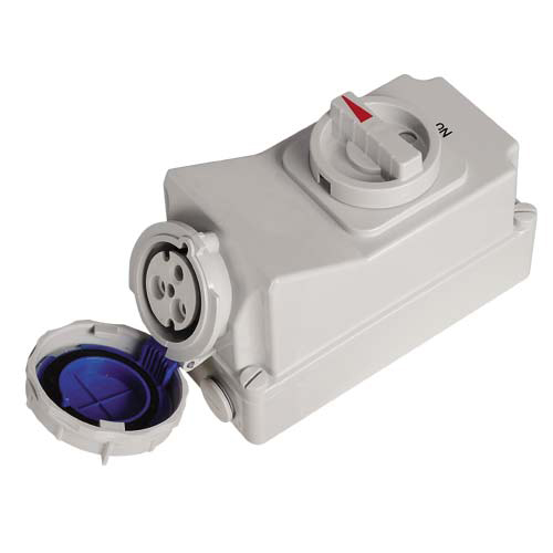IP67 32A 3-Pole 230V Industrial Plug – Waterproof Heavy-Duty Connector